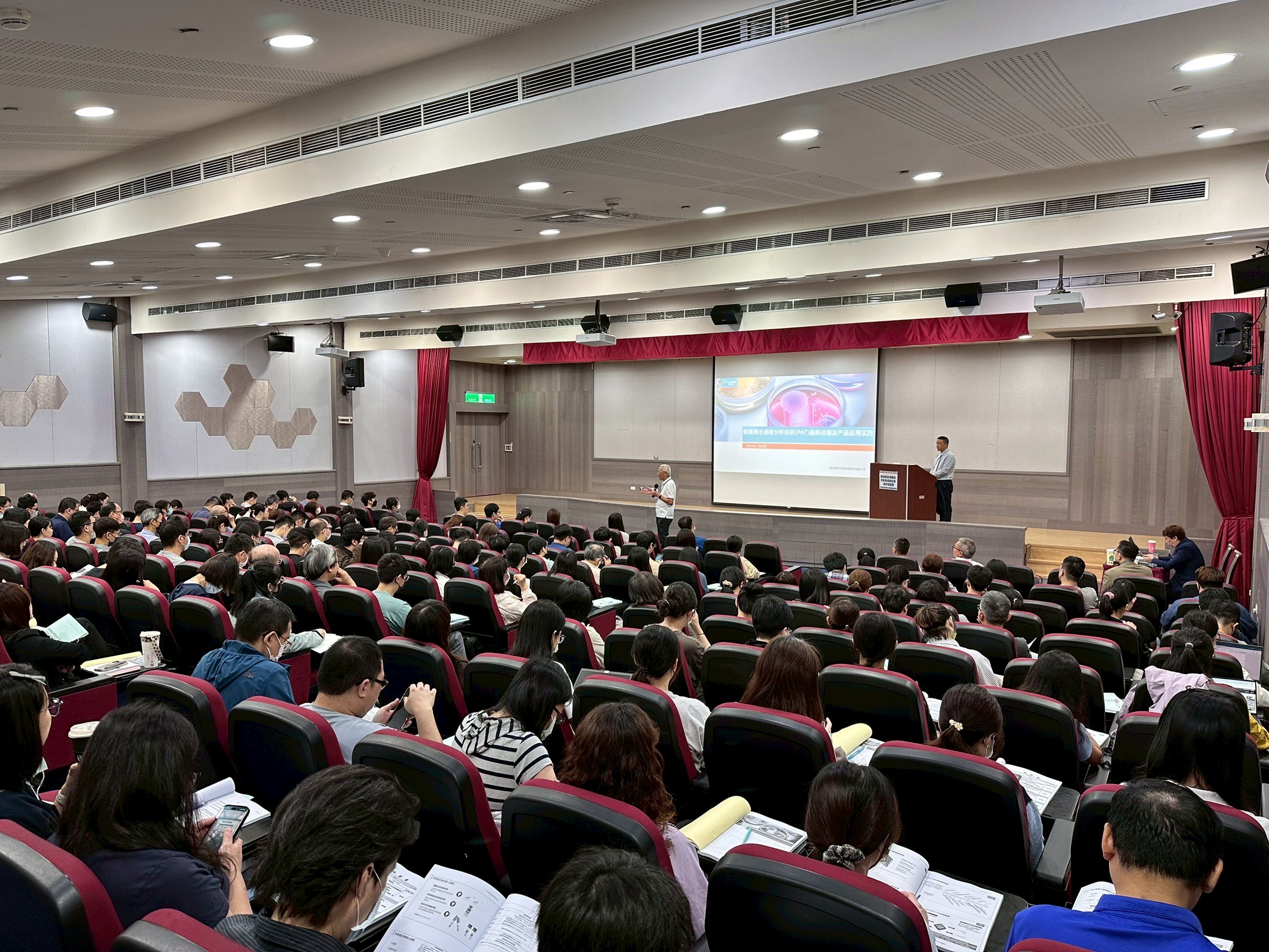 LINE_ALBUM_114.05.16._環(huán)境微生物監(jiān)控分析與生物指示劑選擇研討會 活動照片_250519_68.jpg